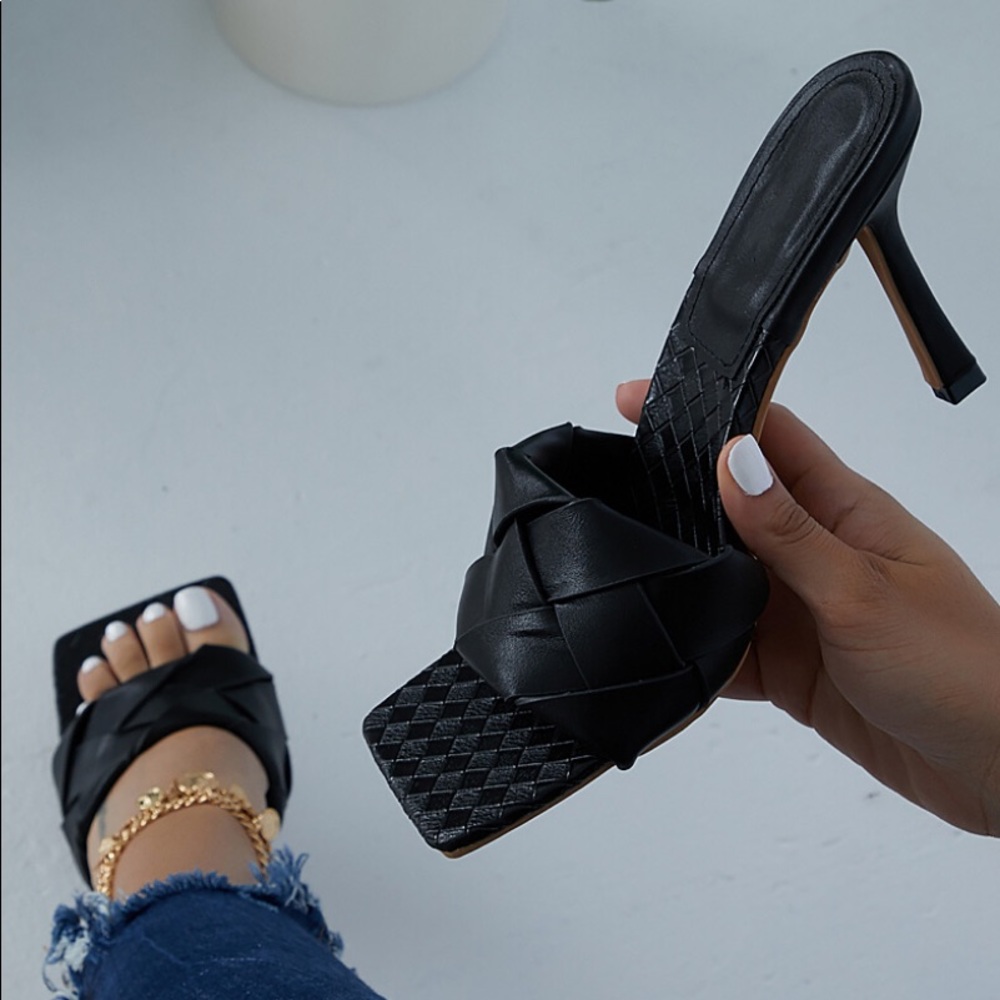 Restocked Bonnie black Weaved mules